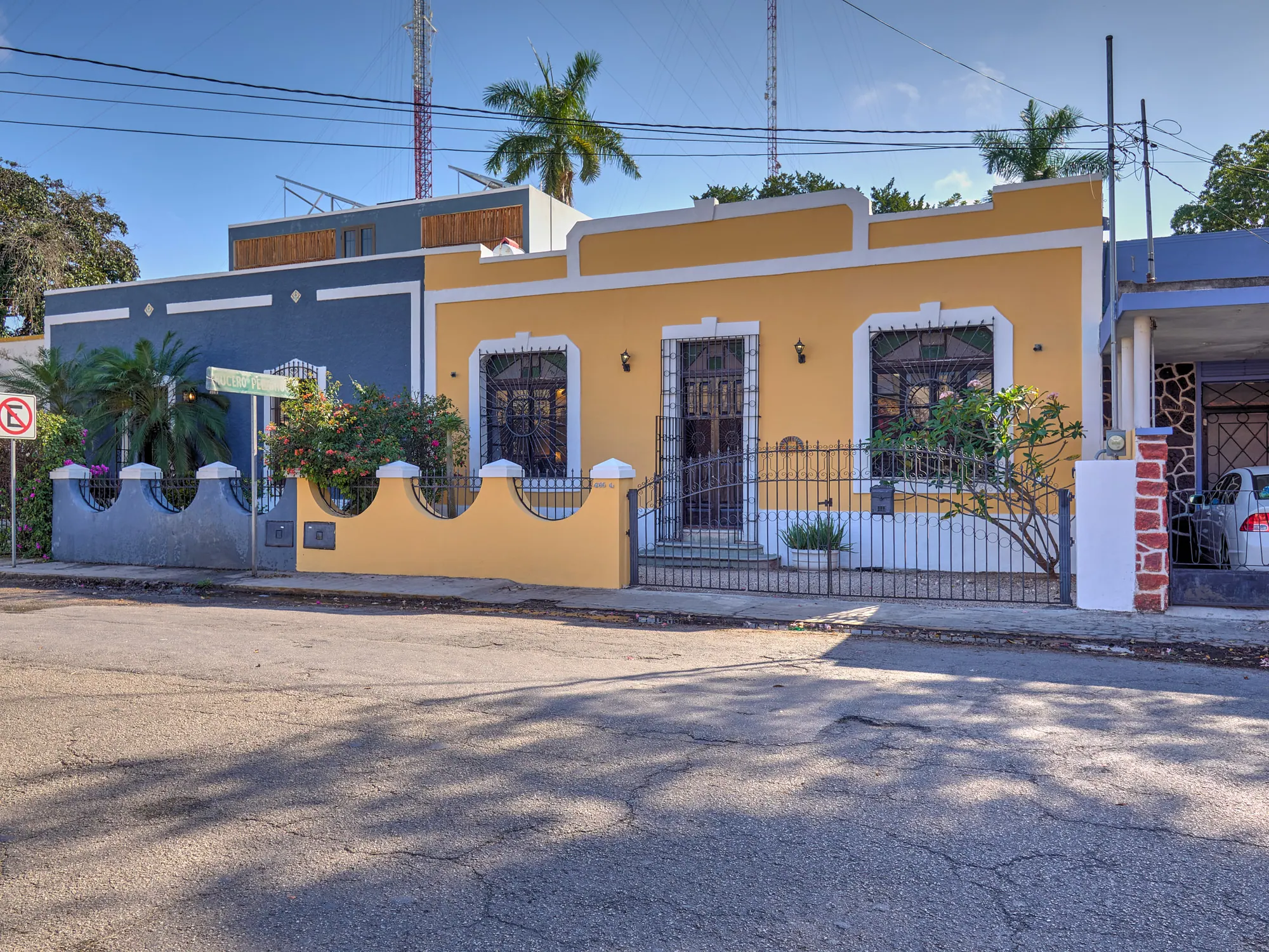 Casa Reforma | 3 Bedroom 2 Bathroom Art Deco — colonial home in Yucatán — photograph 2