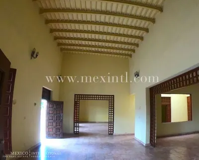 Vintage Soaring Colonial – Spacious Home & Gardens — colonial home for sale in Outside Mérida