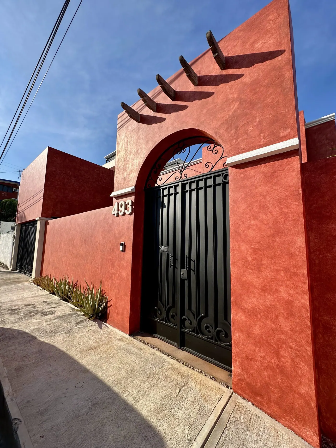 EXCLUSIVE | Turn-Key Solar Home | Quiet García Ginerés Cul-de-Sac — colonial home in Mérida Centro — photograph 2