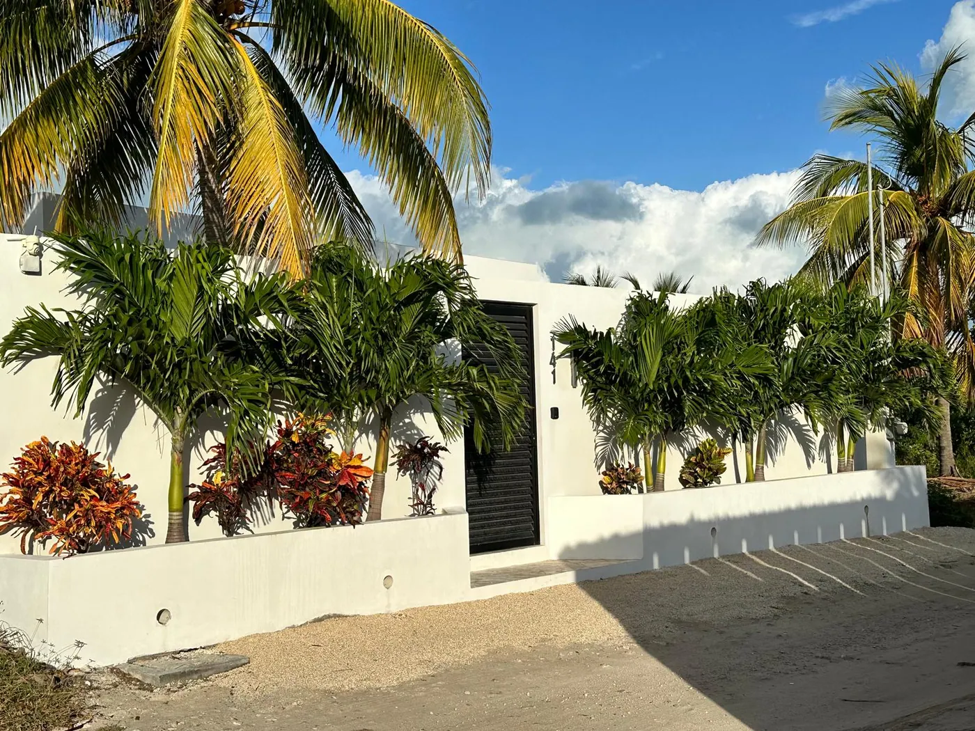 Turnkey Coastal Retreat In Chelem — beach property in Yucatán Beach — photograph 2