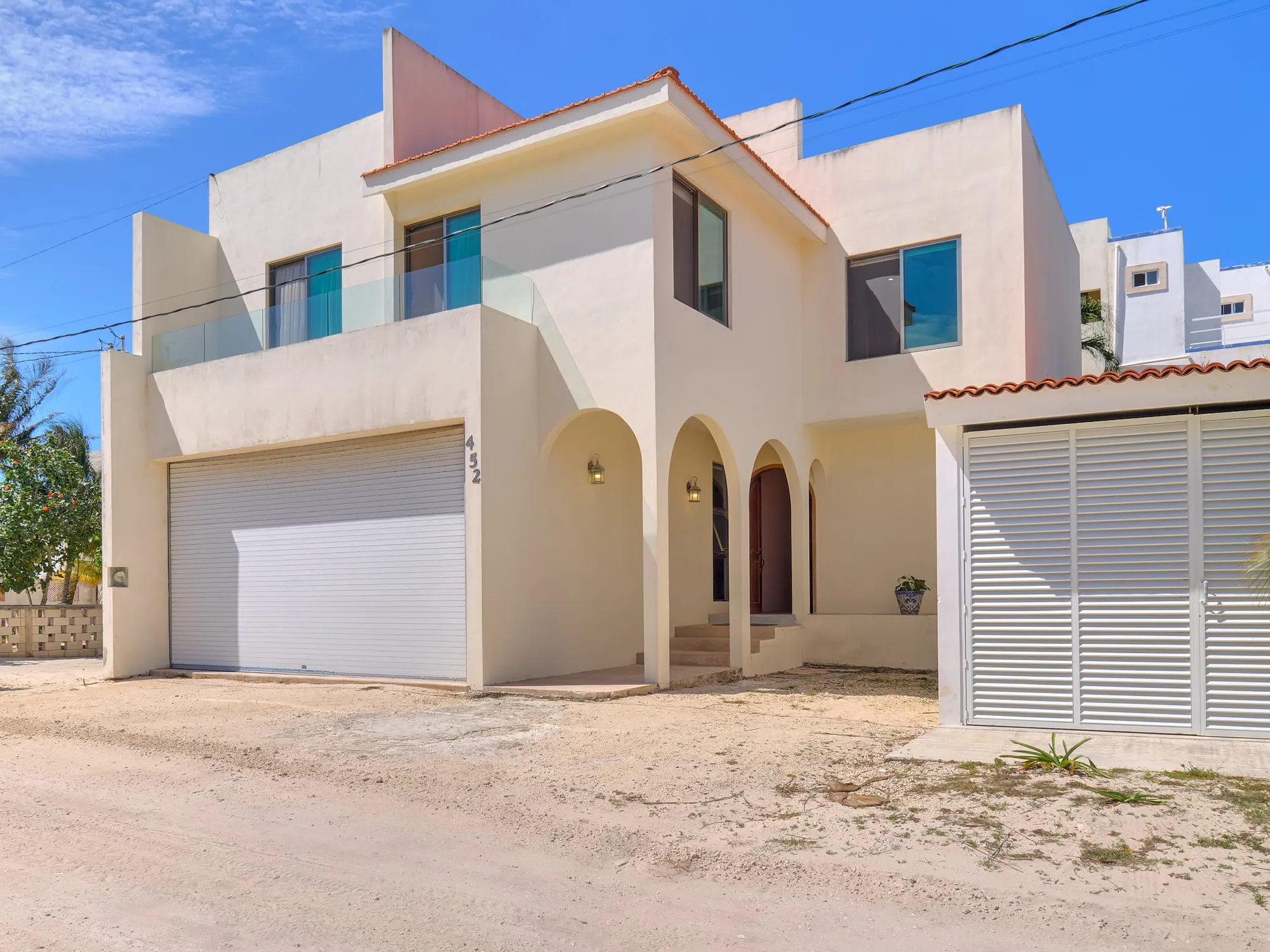 Oceanfront Estate for Sale in Telchac Puerto Mexico | Luxury Beachfront Home — beach property in Yucatán Beach — photograph 2