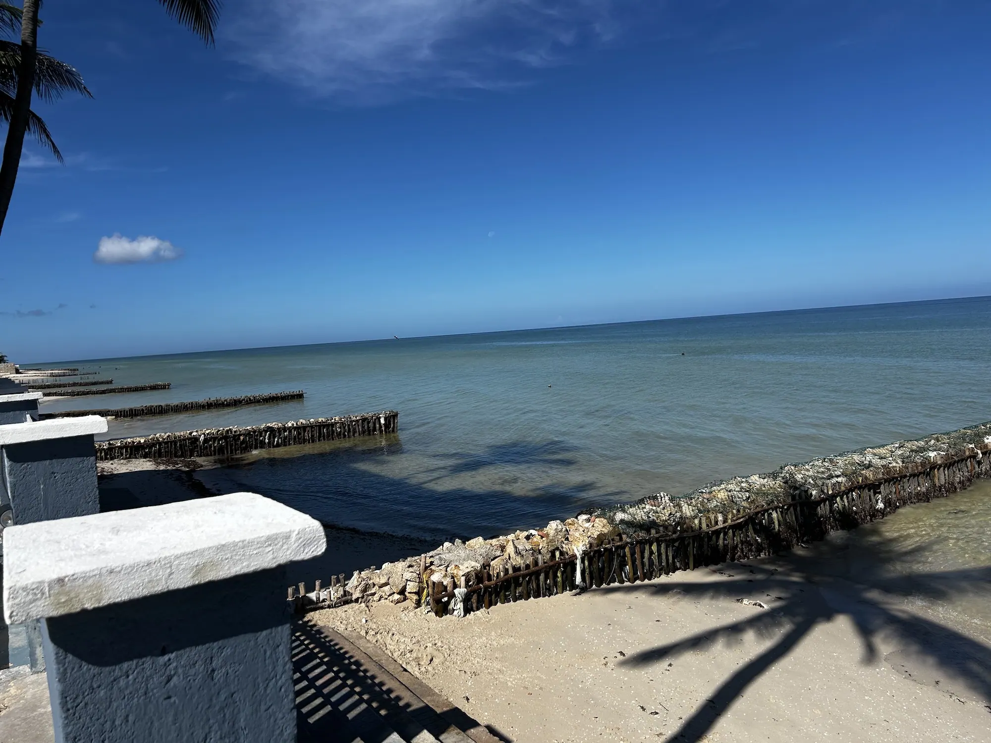 BEACHFRONT. CHUBURNÁ. AMAZING VIEWS! — beach property in Yucatán Beach — photograph 3