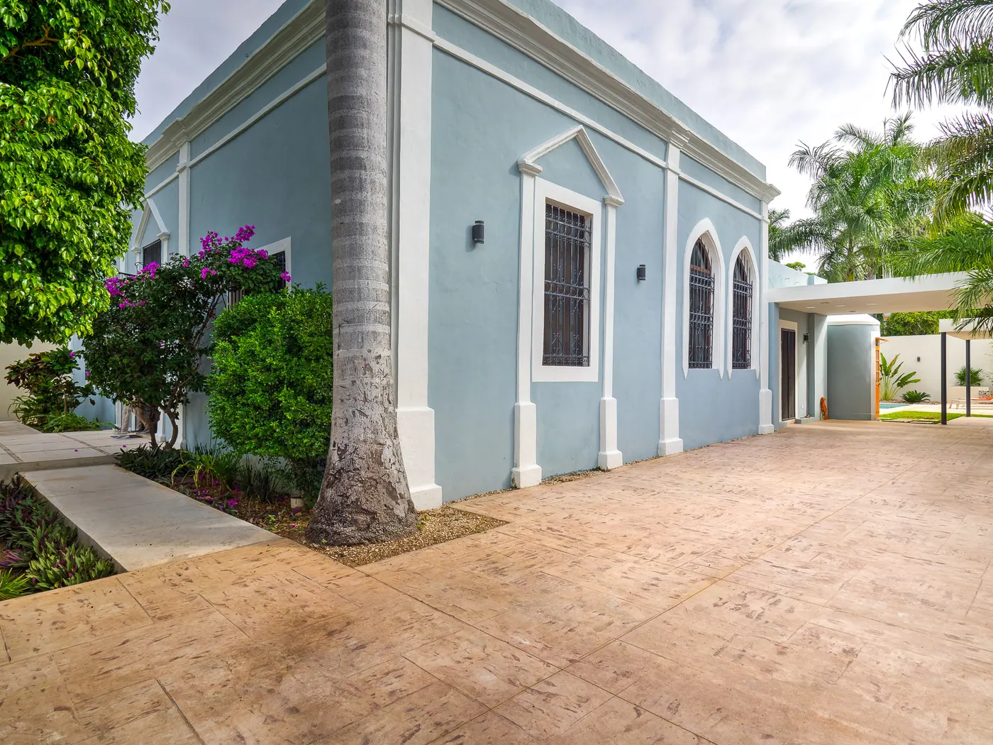 Casa Azul – Luxury Restored Colonial Estate in Mérida | 3 Bedrooms | Prime Investment Property — colonial home in Mérida Centro — photograph 2