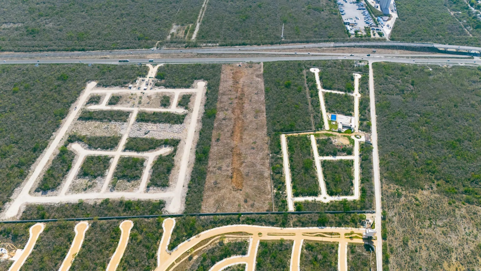 EXCELLENT INVESTMENT OPPORTUNITY: LAND AT KM 20 OF THE MÉRIDA-PROGRESO HIGHWAY — land & lot in Outside Mérida — photograph 3