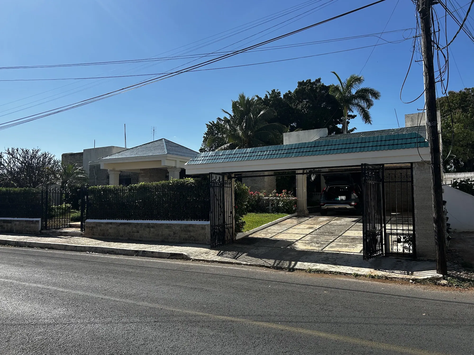 Classic 1 Story in Exclusive Neighborhood — residential home in North Mérida — photograph 2