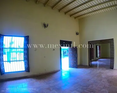 Vintage Soaring Colonial – Spacious Home & Gardens — colonial home in Outside Mérida — photograph 3
