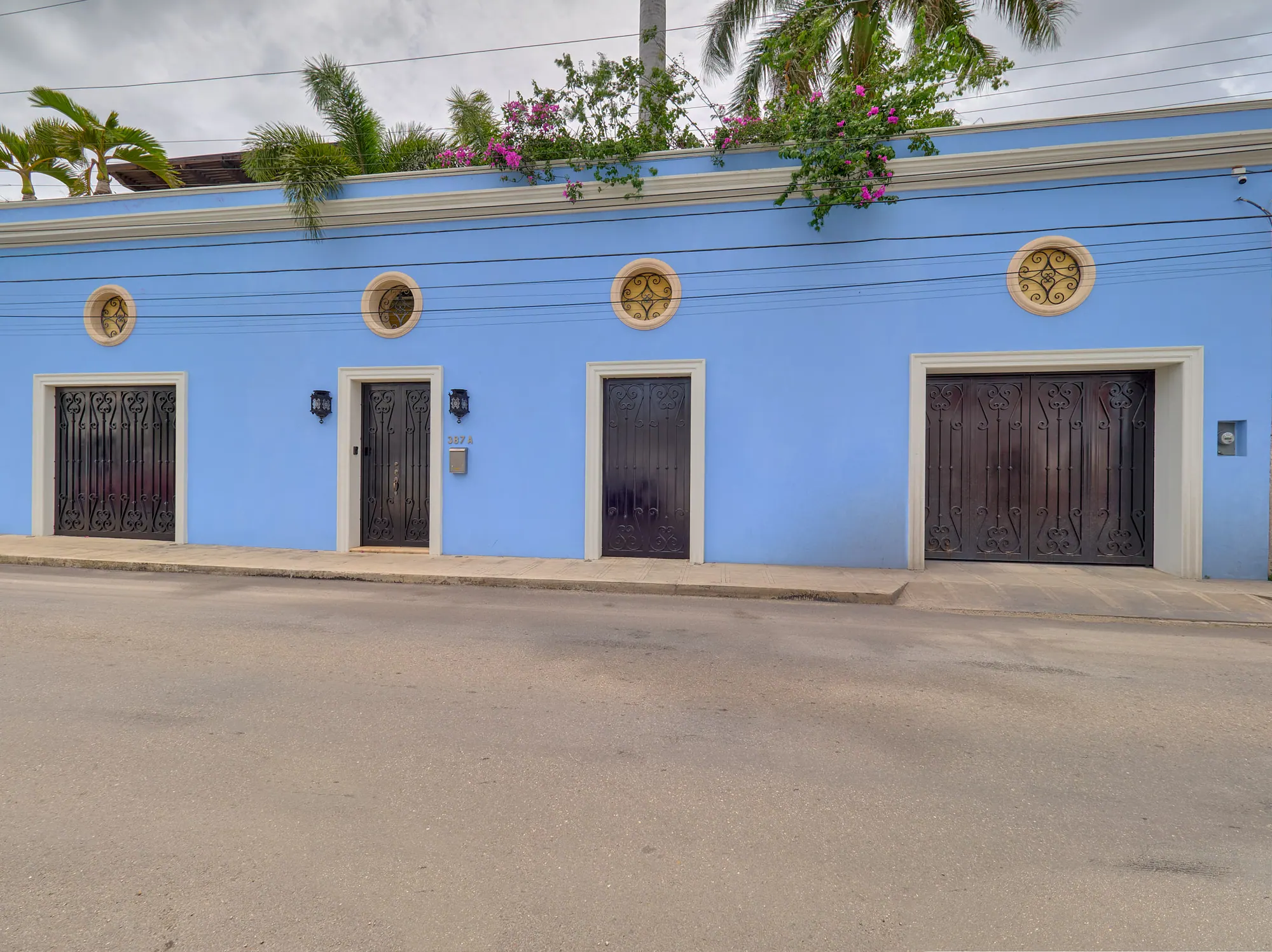 Stunning Colonial Palace — colonial home in Mérida Centro — photograph 2