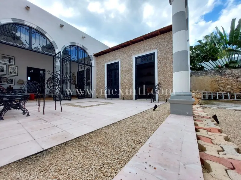Colonial Elegance — colonial home in Mérida Centro — photograph 2
