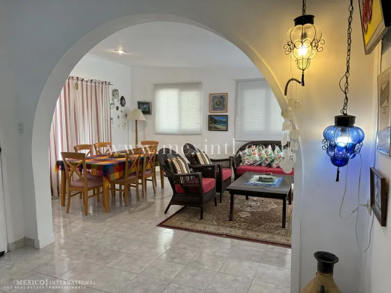 Adorable 2/2 Beach Retreat – Great Location! — beach property in Yucatán Beach — photograph 3