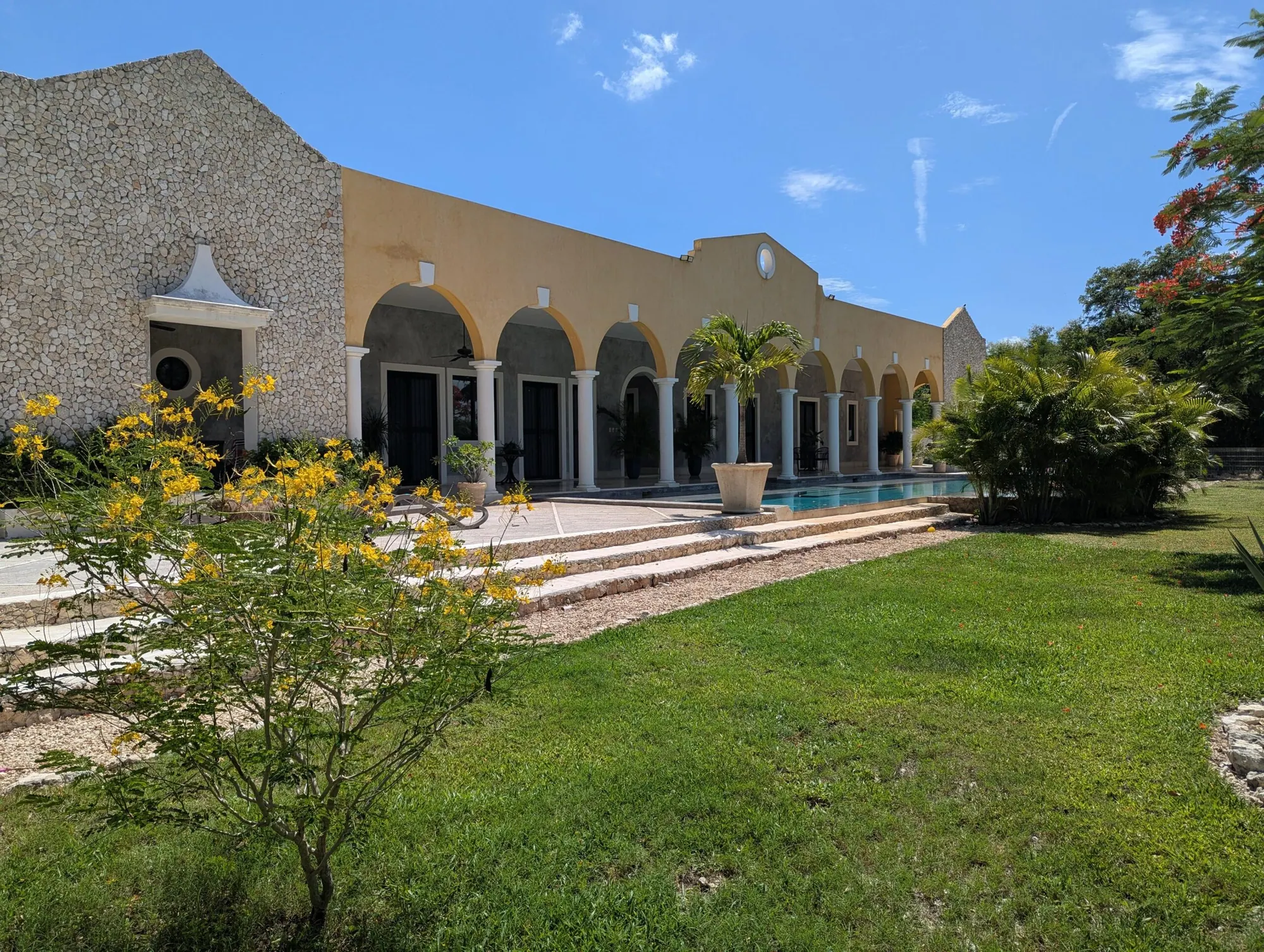 Two-in-One Country Retreat Overlooking the Polo Club — residential home in Yucatán — photograph 2