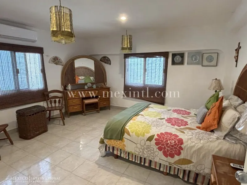Adorable 2/2 Beach Retreat – Great Location! — beach property in Yucatán Beach — photograph 2
