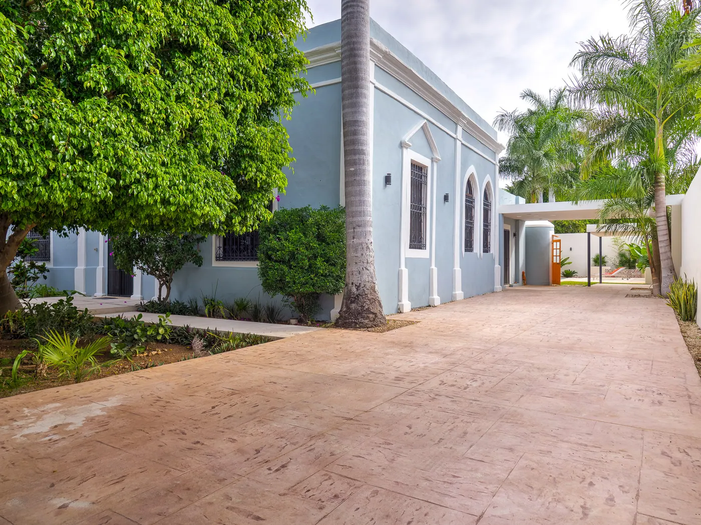 Casa Azul – Luxury Restored Colonial Estate in Mérida | 3 Bedrooms | Prime Investment Property — colonial home in Mérida Centro — photograph 3
