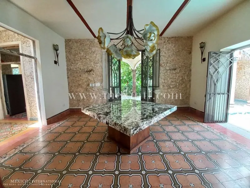 Eclectic & Sophisticated Downtown Property — colonial home in Mérida Centro — photograph 2