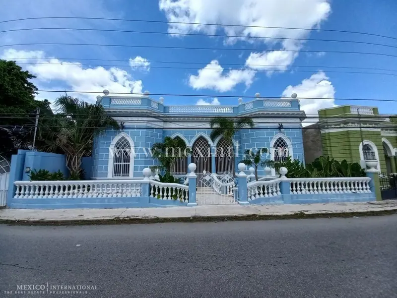 Eclectic & Sophisticated Downtown Property — colonial home for sale in Mérida Centro