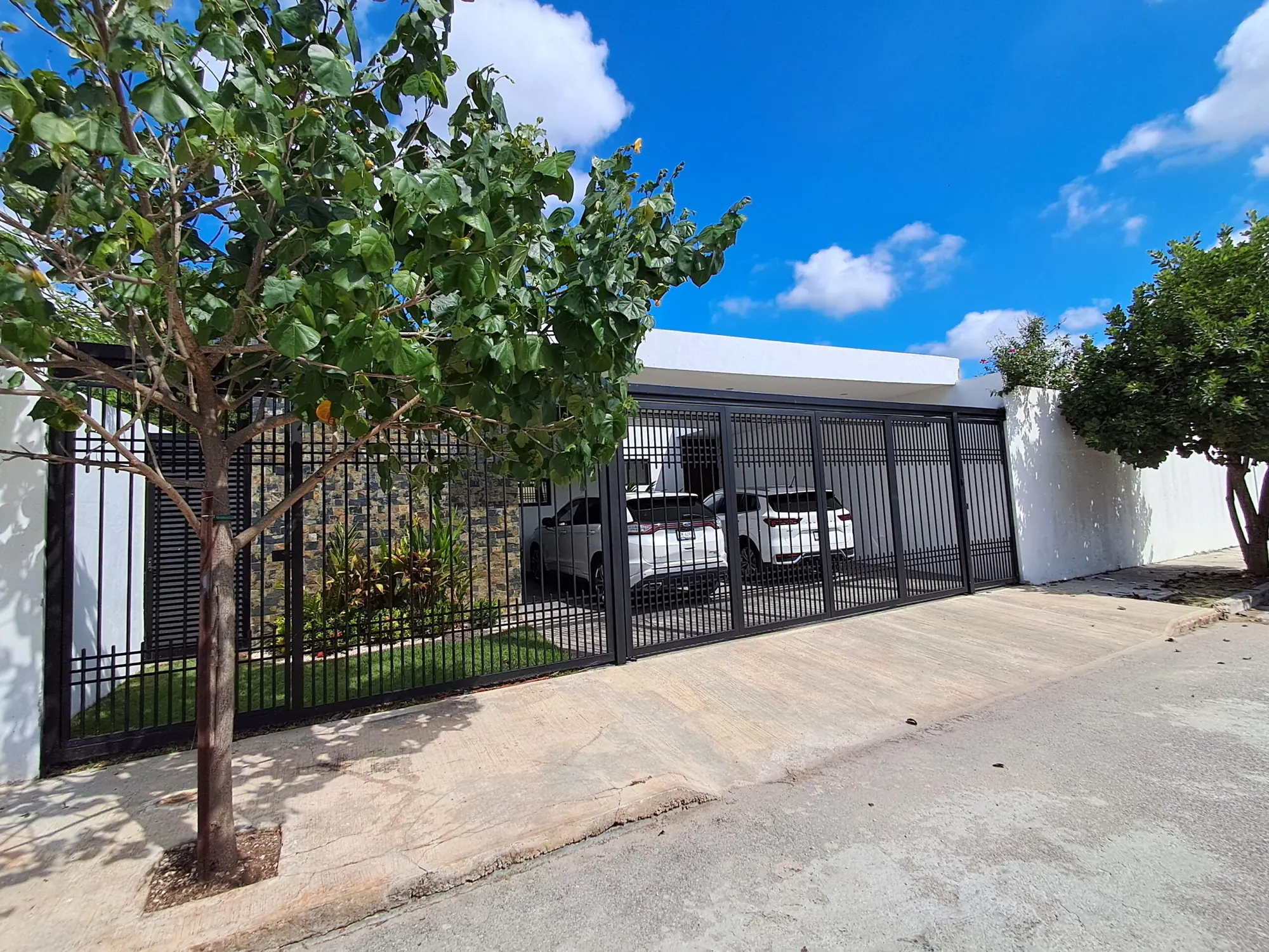 One Story , Luxury Home with Solar Panels! Plus Space for a Casita in back! — residential home in Greater Mérida — photograph 2
